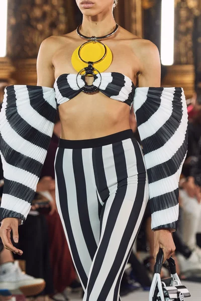 Look 94